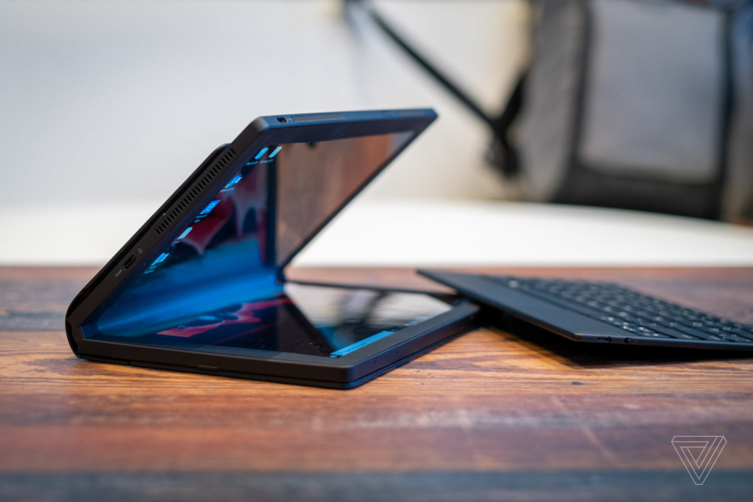 Lenovo випустила перший у світі ноутбук із гнучким екраном – Новини ...
